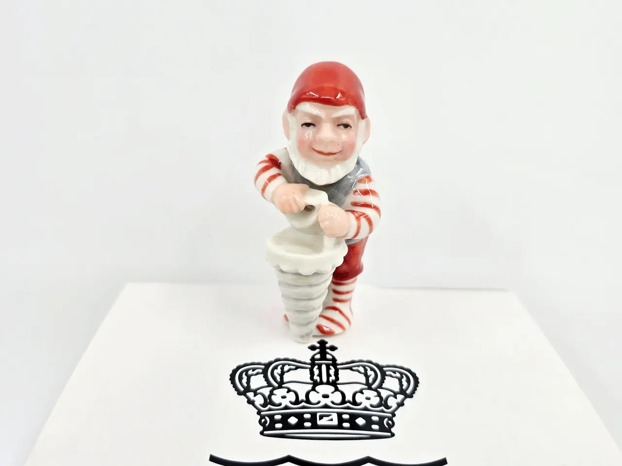 Billede 1 - Royal Copenhagen Pixie Nisse Med Kræmmerhus nr. 762. Sortering 1