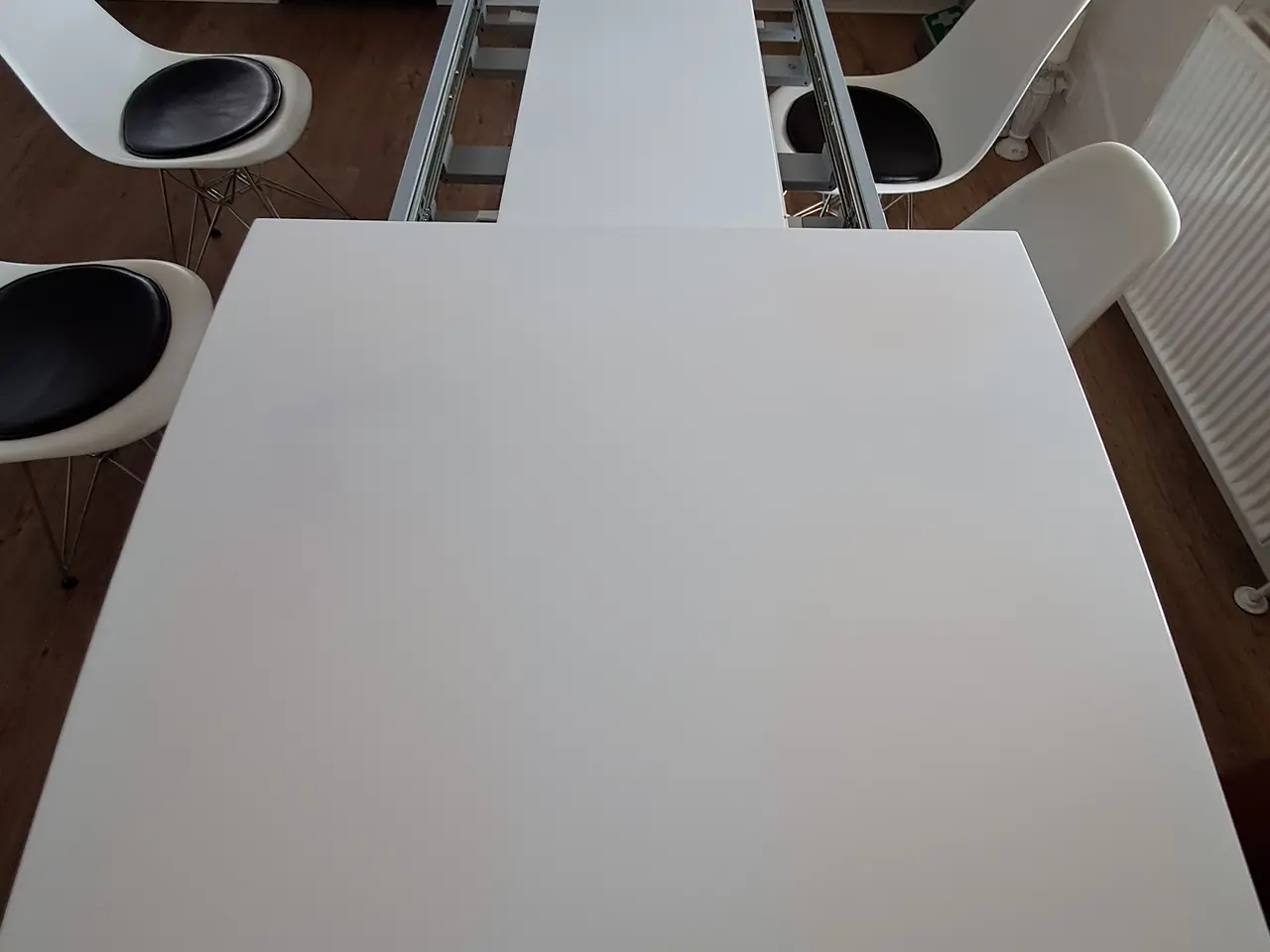 Billede 4 - Hvid Spisebord 200cm + 2 tillægsplader.