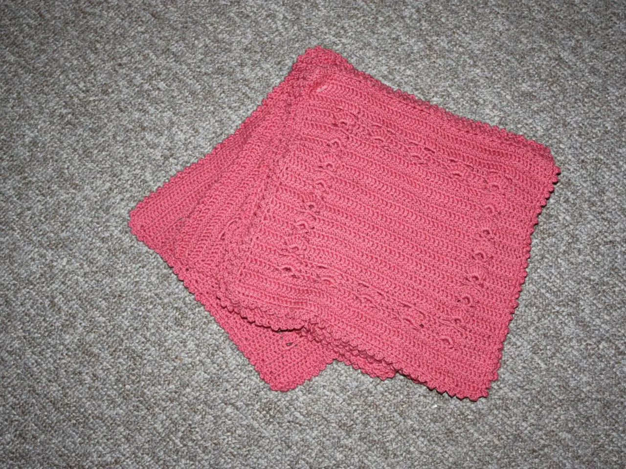 Billede 1 - Hæklede bomuld servietter eller klude 24 cm x 24 c