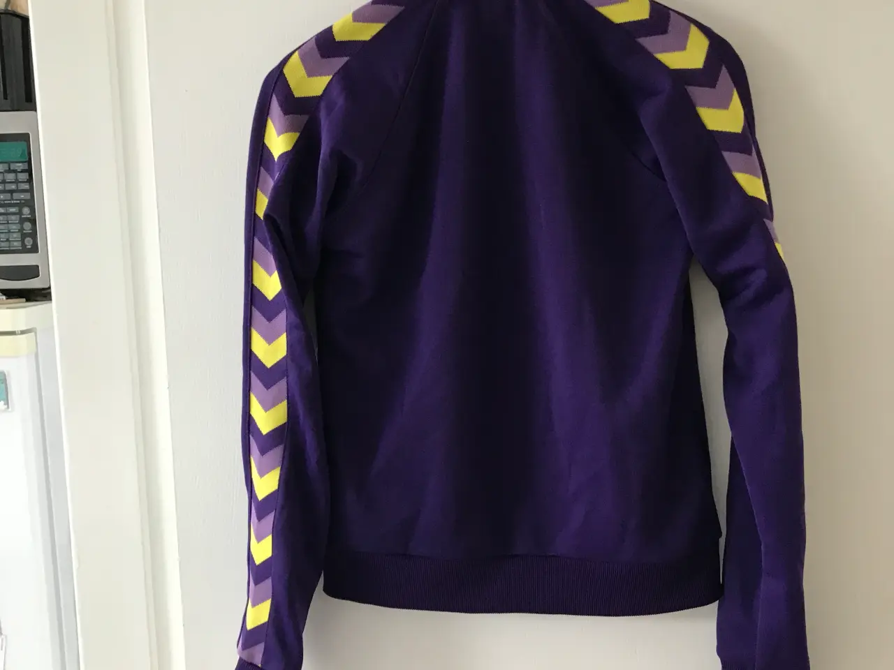 Billede 3 - Hummel fritisdtrøje str 16år