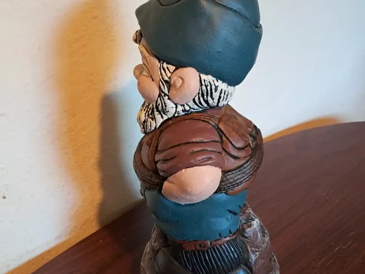 Billede 2 - Haveskulptur Nisse Figur Blå Hatte Brun Jakke