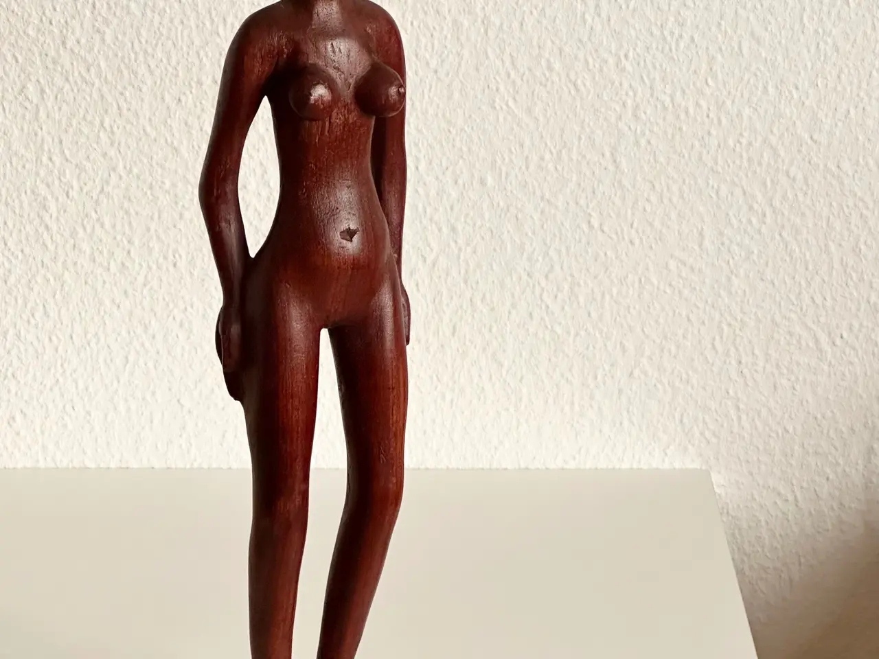 Billede 2 - Høj træfigur, kvinde