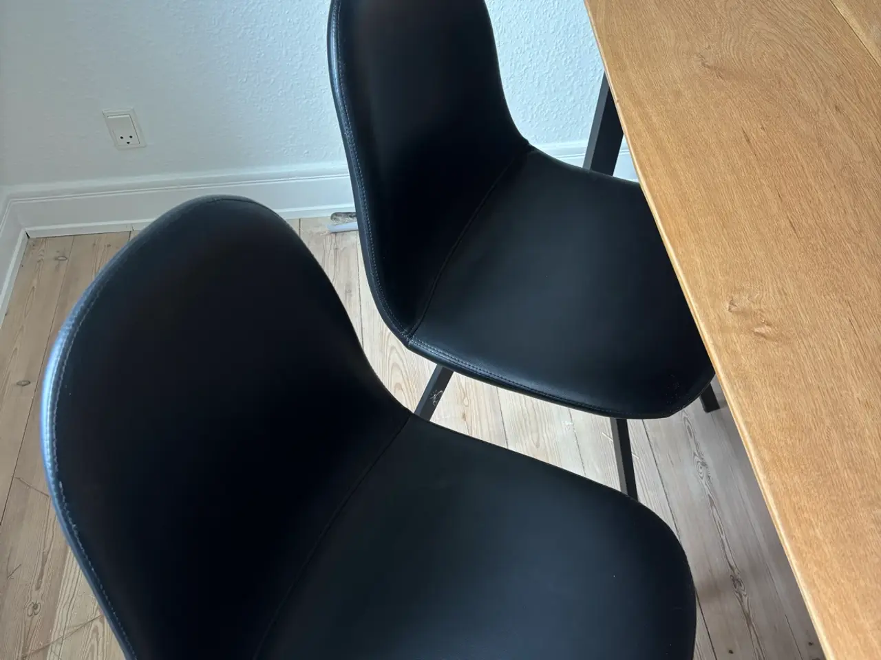 Billede 9 - Spisebord i massiv egetræ inkl. 6 stole