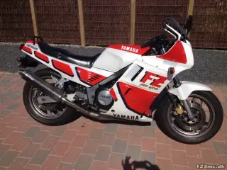Yamaha FZ 750 Genisis