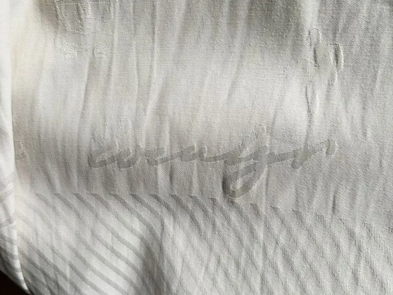 Billede 1 - Beige damask-dug fra Juna-damask