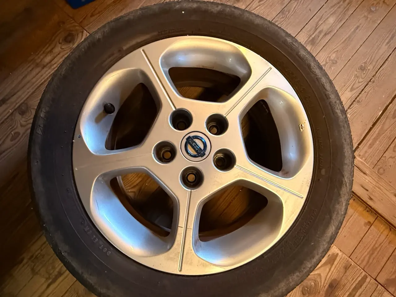 Billede 2 - 4 dæk på alu-fælge og passer Nissan Leaf