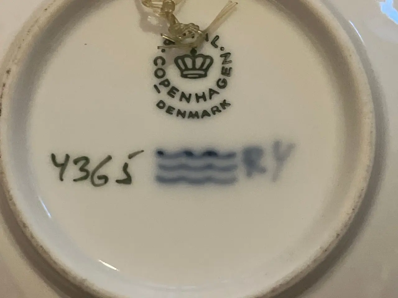 Billede 7 - 2 stk Royal Copenhagen vægplatter - isbjørn og kajakker