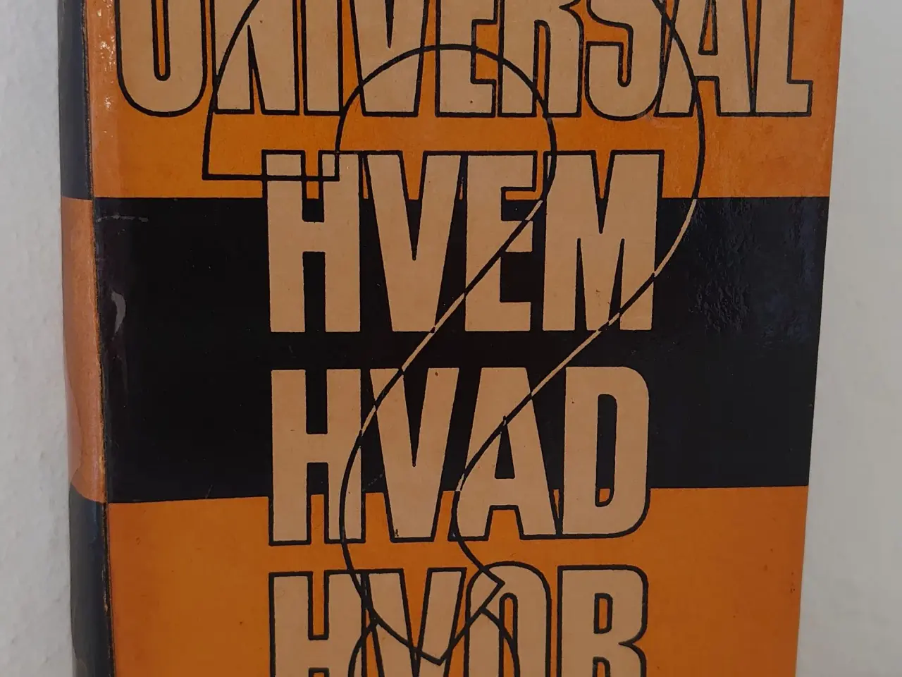 Billede 1 - Helge Larsen m.fl Universal Hvem Hvad Hvor 1934-48