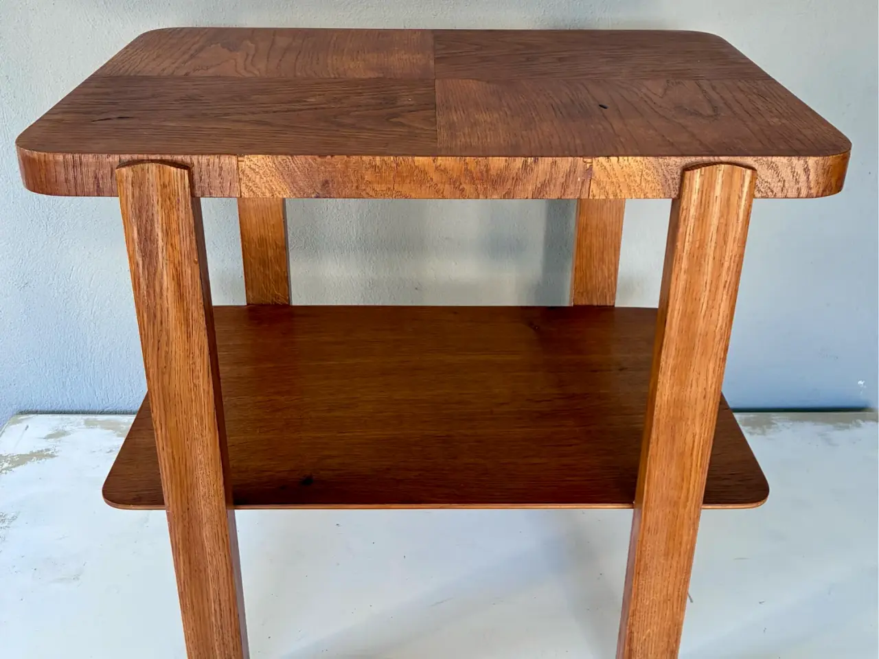 Billede 7 - Smukt Art Deco / retro sidebord i træ med hylde – 