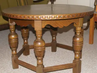 Rundt sofabord bejset eg
