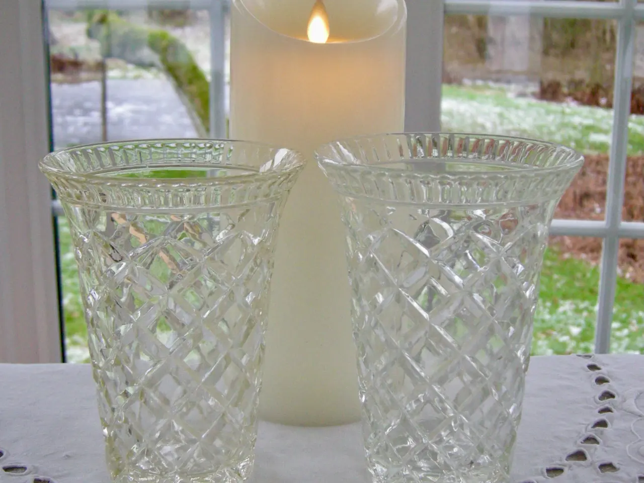 Billede 2 - Vaser i presset glas, Vintage vaser diamantmønster