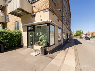 SÆLGES: Erhvervsandel på 55 m² med hjørneplacering og højt til loftet i Brønshøj