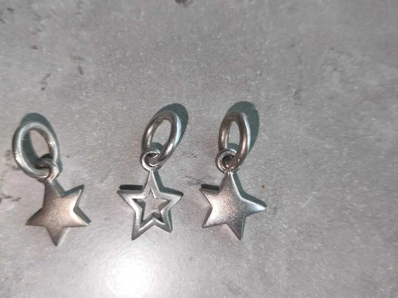 Billede 2 - Smukke vedhæng til armbånd