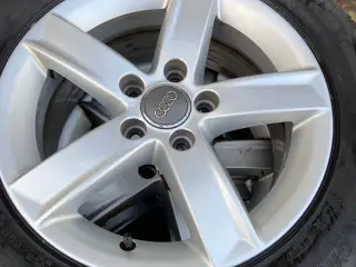 Meget fine Audi alufælge med næsten nye vinterdæk