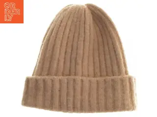 Beige strikhue fra Pieces (str. 24x23 cm)