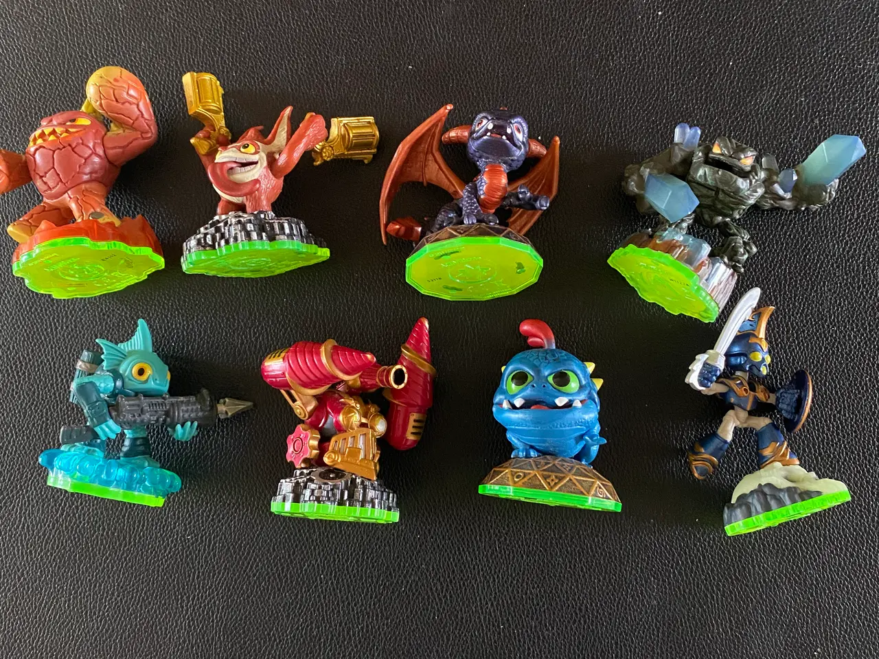 Billede 2 - 26 stk Skylanders og taske