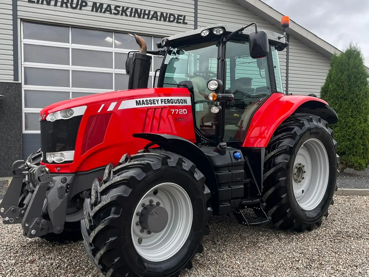 Billede 2 - Massey Ferguson 7720 Med frontlift og 4stk næsten nye dæk.