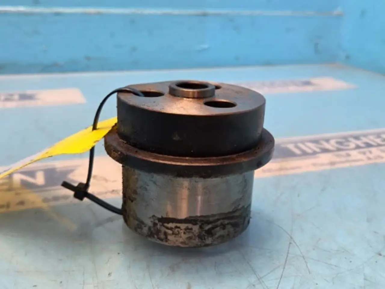 Billede 5 - Iveco F2CE9684L Afstandsstykke 504133017