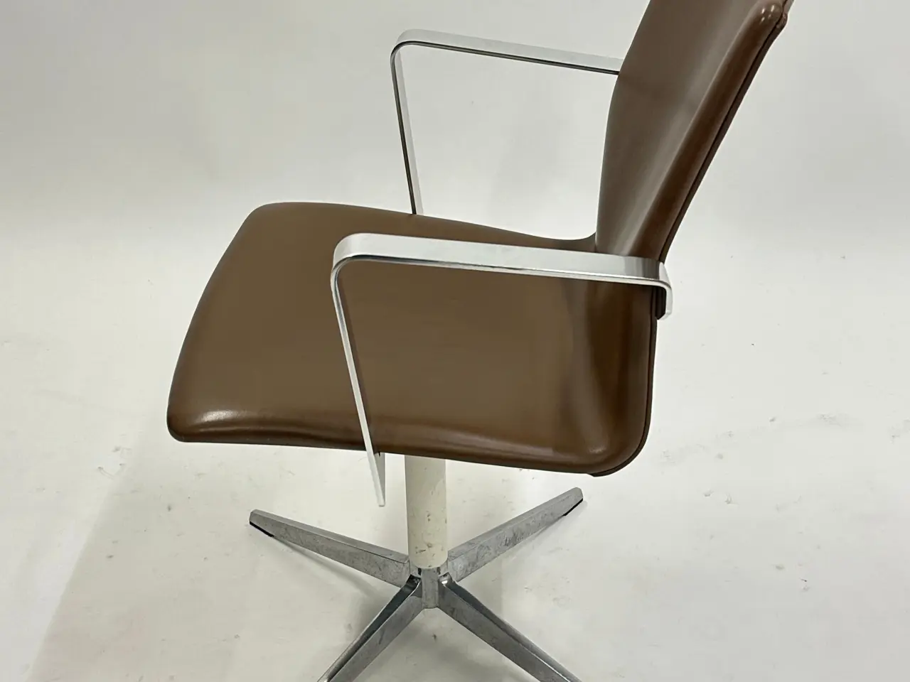 Billede 4 - Four Design 4-Cast XL Stol – Mørkebrun med Krom Stel m. Armlæn