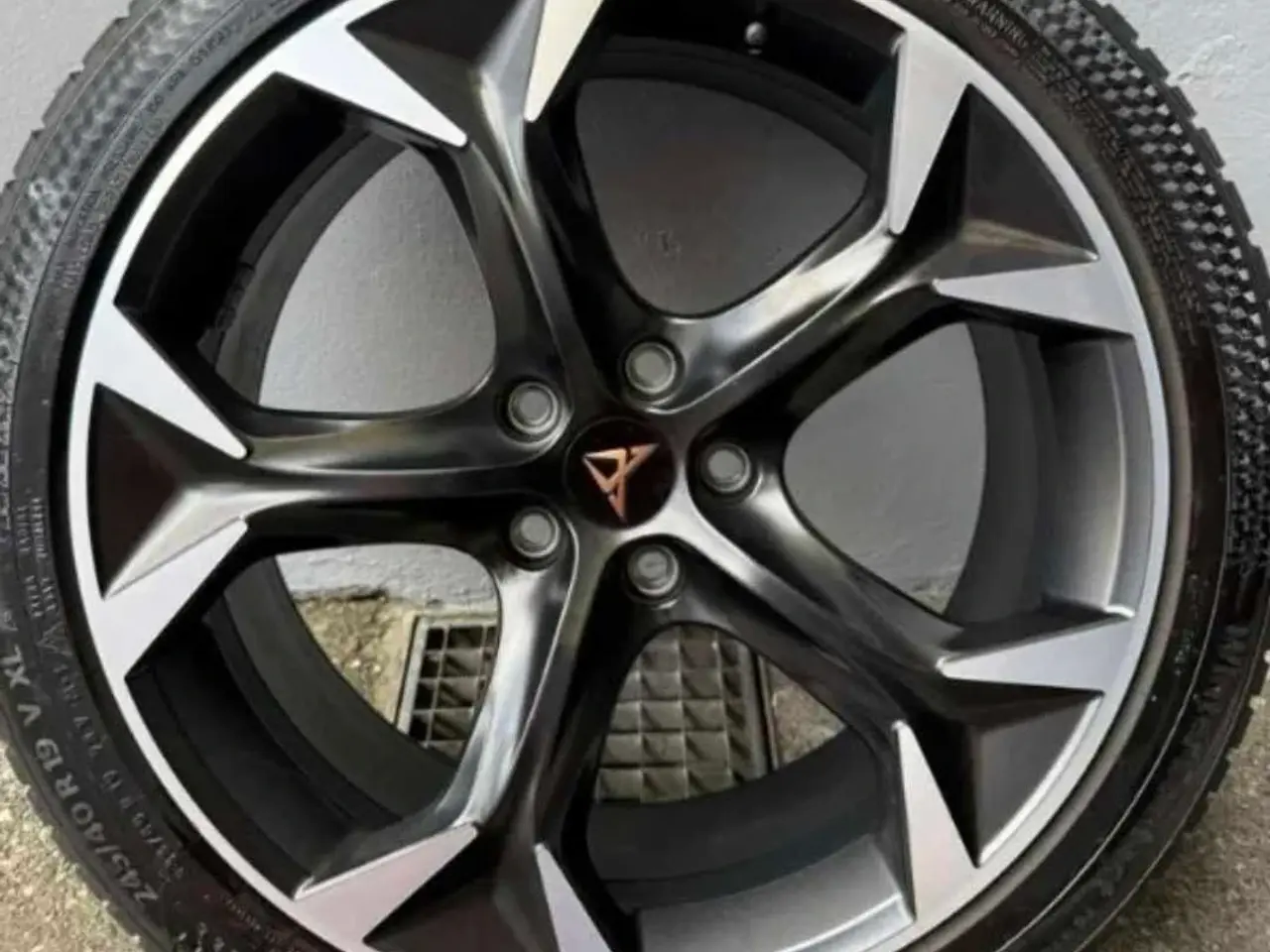 Billede 1 - Cupra Formentor R19 vinterdæk