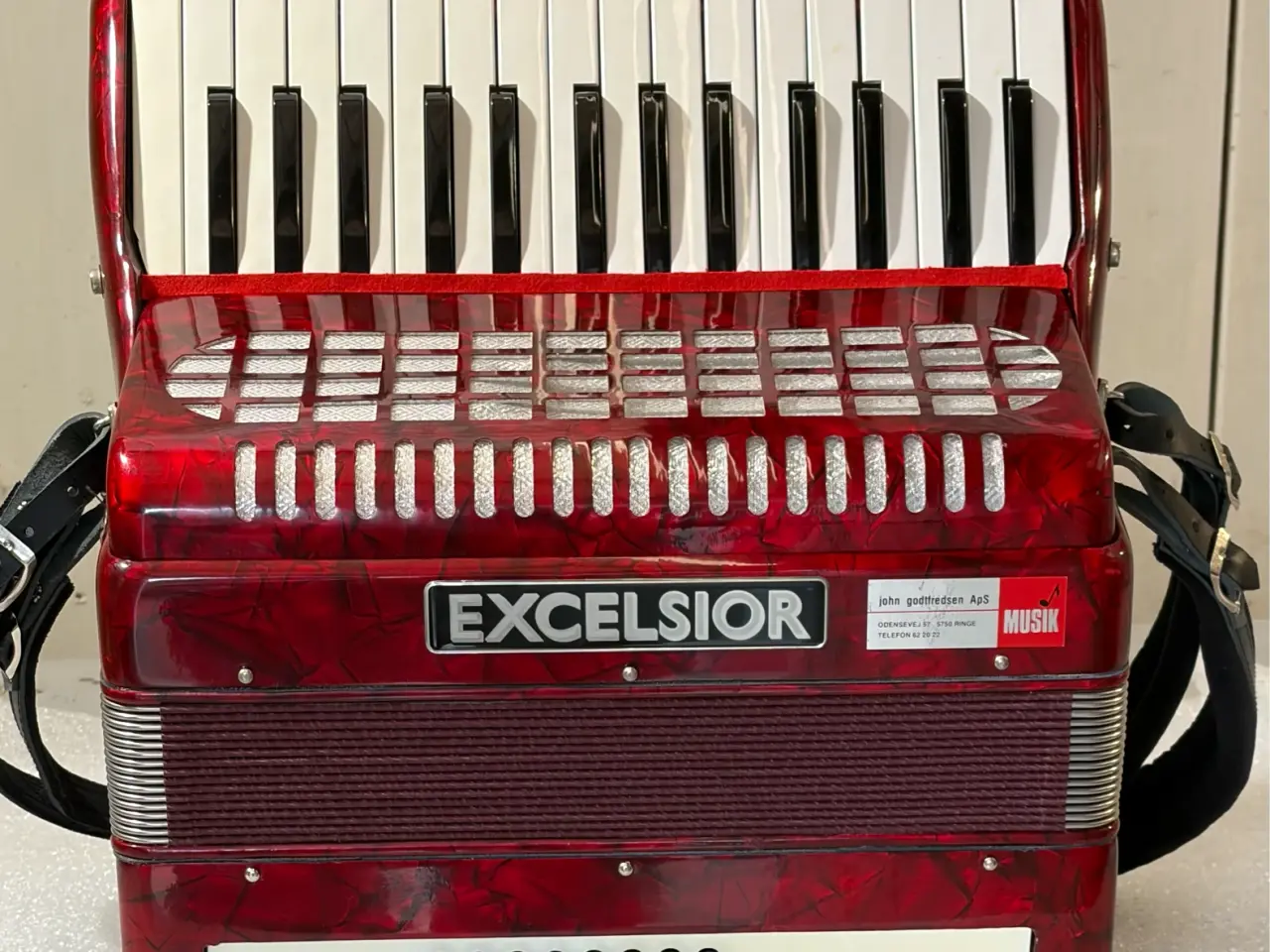 Billede 11 - Rød Excelsior – velholdt og velspillende harmonika