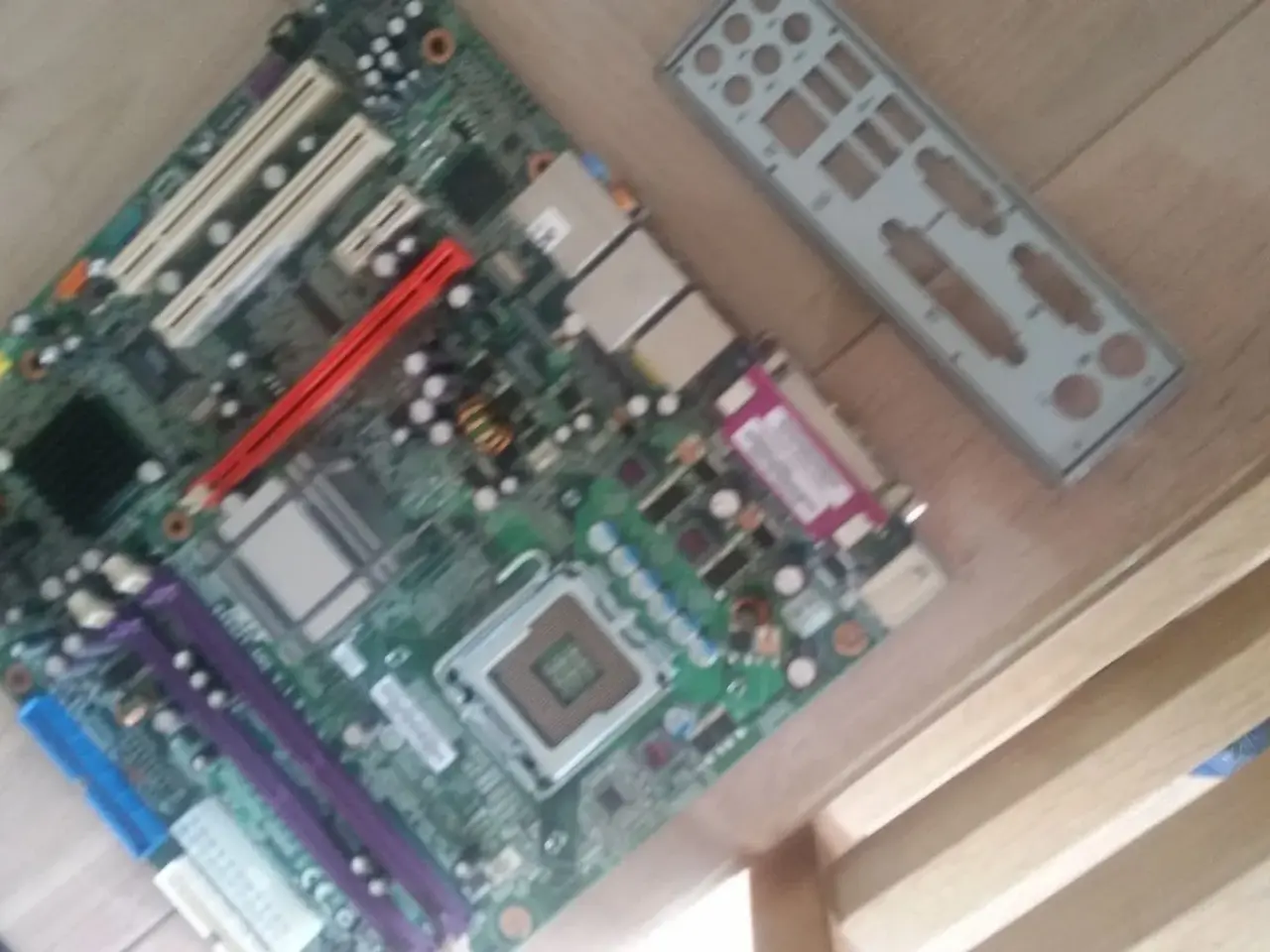 Billede 1 - bundkort fra Acer Aspire M5600 (defekt)