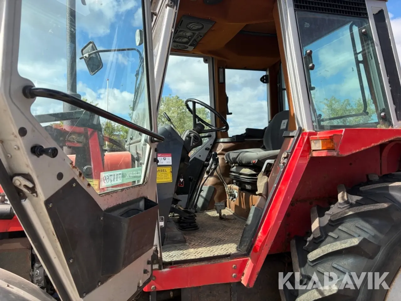 Billede 9 - Traktor Massey-Ferguson 690 RJ med frontlift og tilbehør