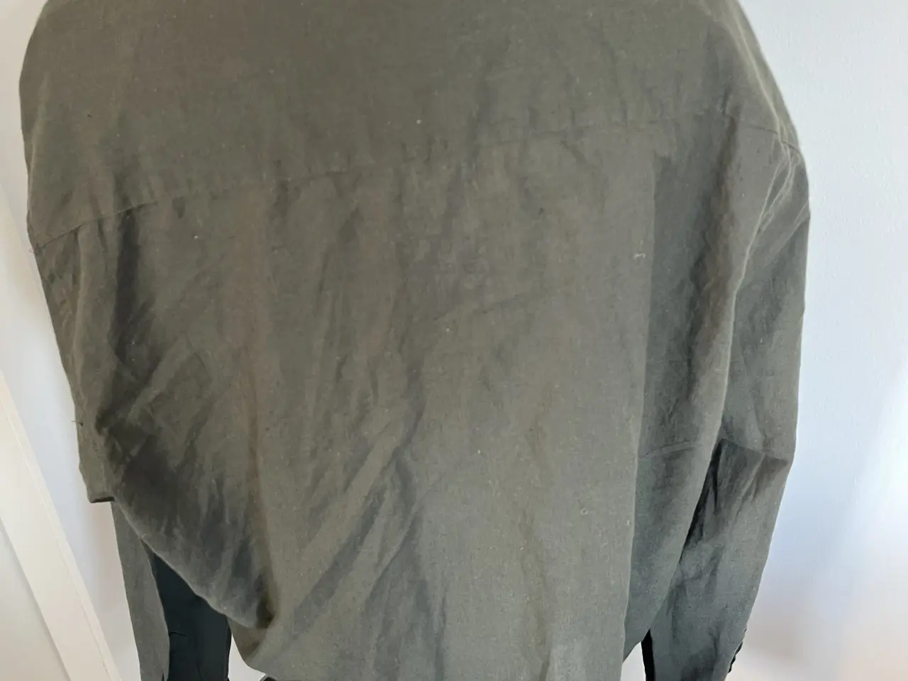 Billede 2 - H&M skjorte ny