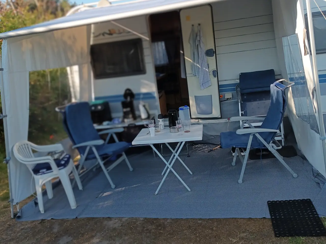 Billede 4 - Hobby Campingvogn klar til tur - flot.