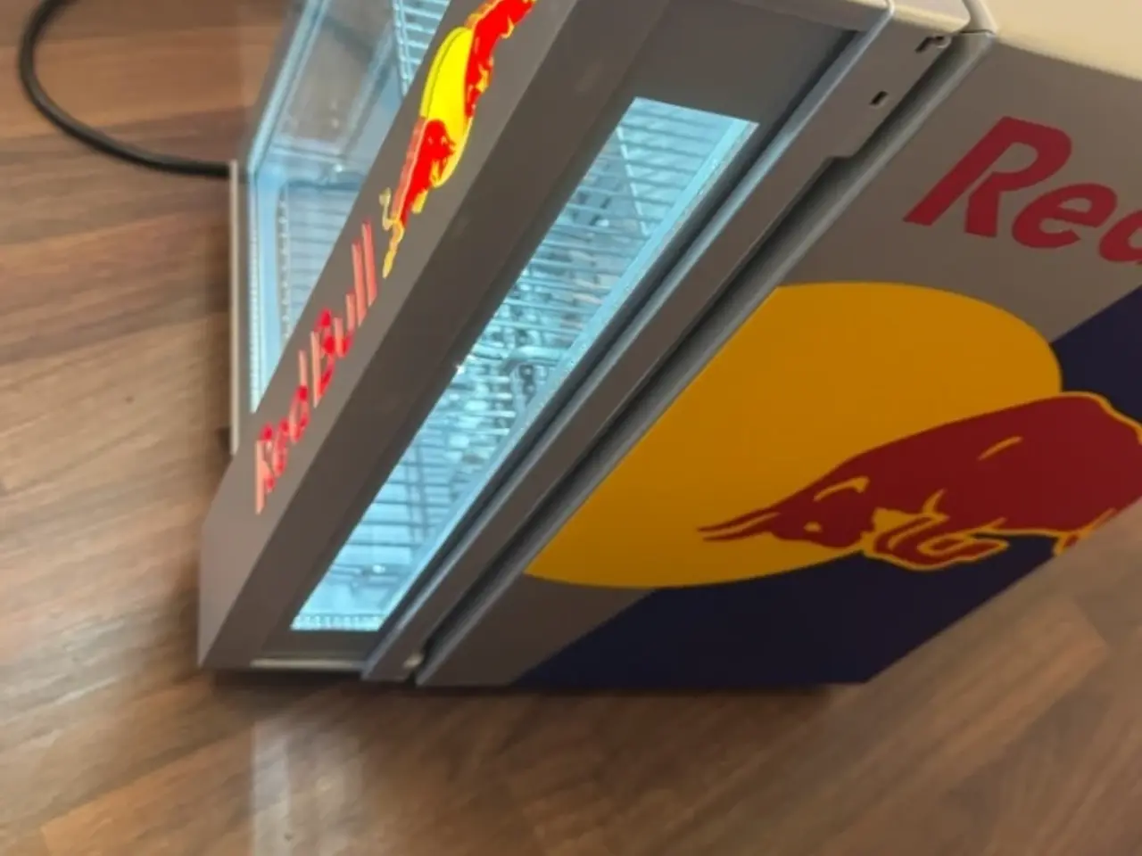 Billede 9 - RedBull køleskab 
