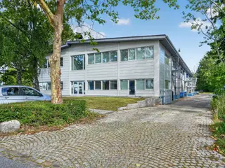 Flotte nyrenoverede kontorlokaler. velbeliggende i et populært erhvervsområde i Søborg.