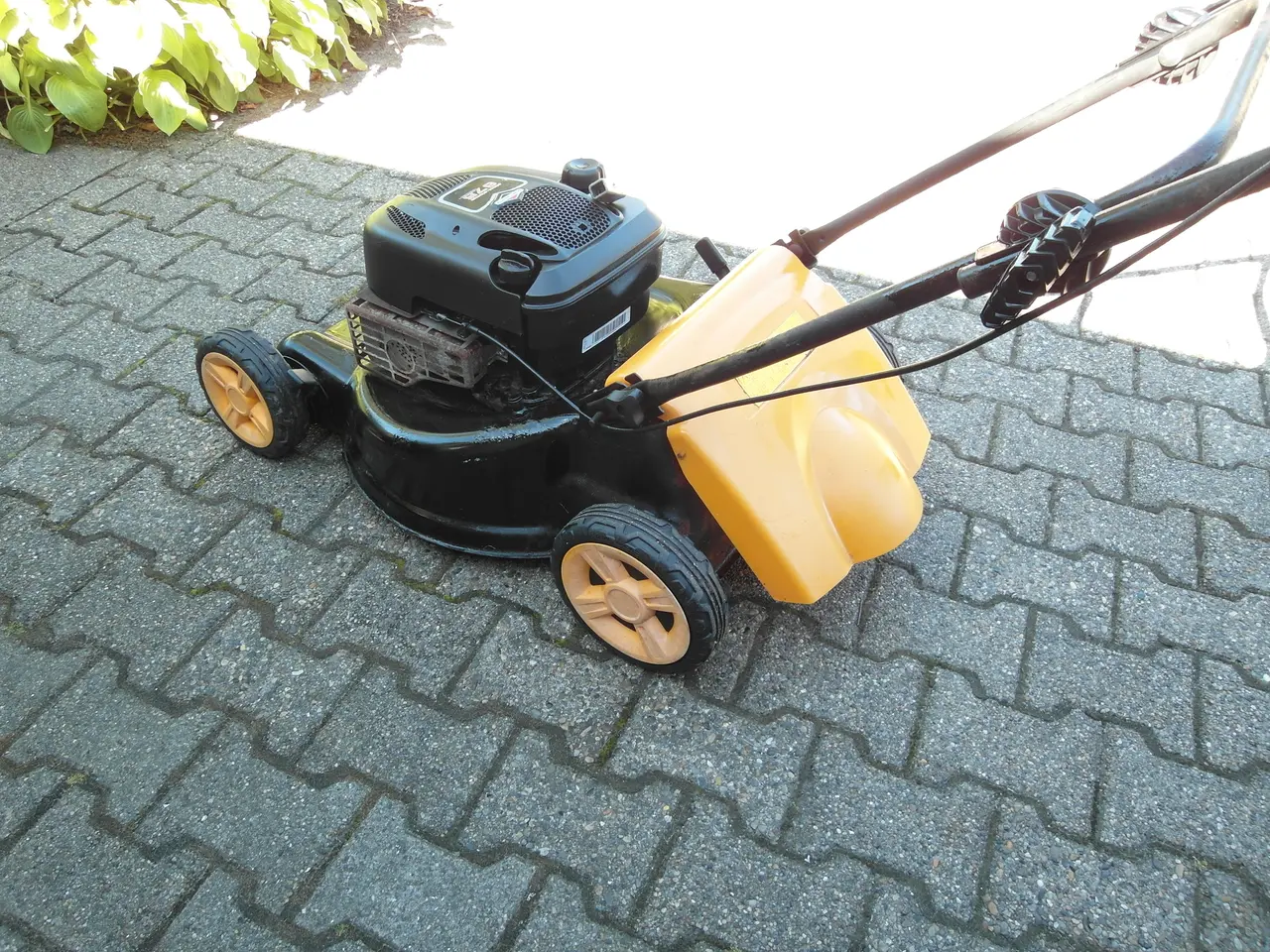 Billede 4 - Plæneklipper Partner med Briggs&Stratton motor.
