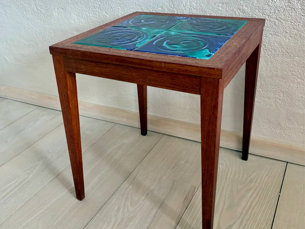 Billede 5 - Vintage teak bord med org. Kakler