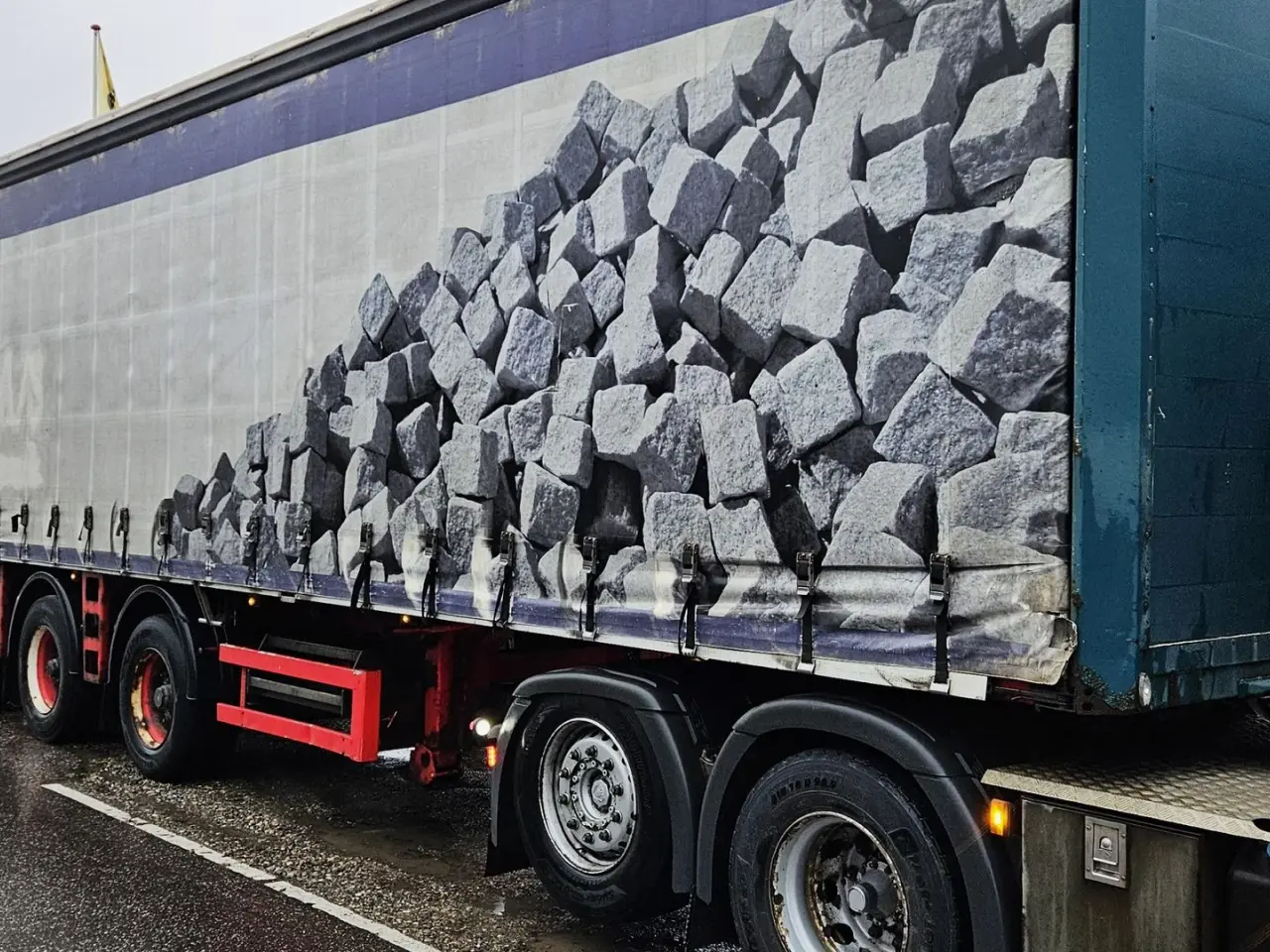 Billede 2 - Renders Gardintrailer / nysynet / 4 drejbare aksler / truckbeslag