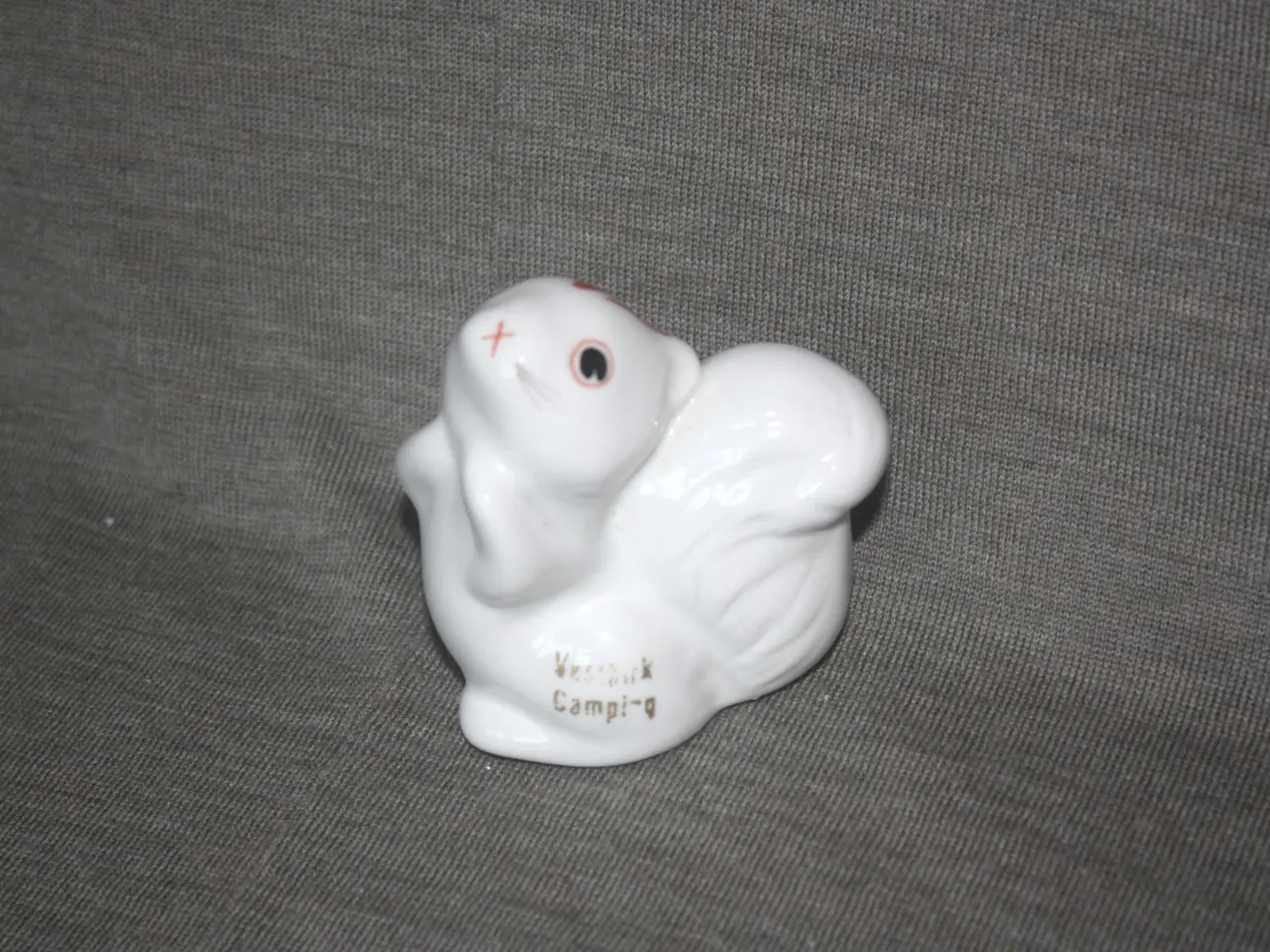 Billede 1 - Egern figur med påskrift Vestbirk Camping