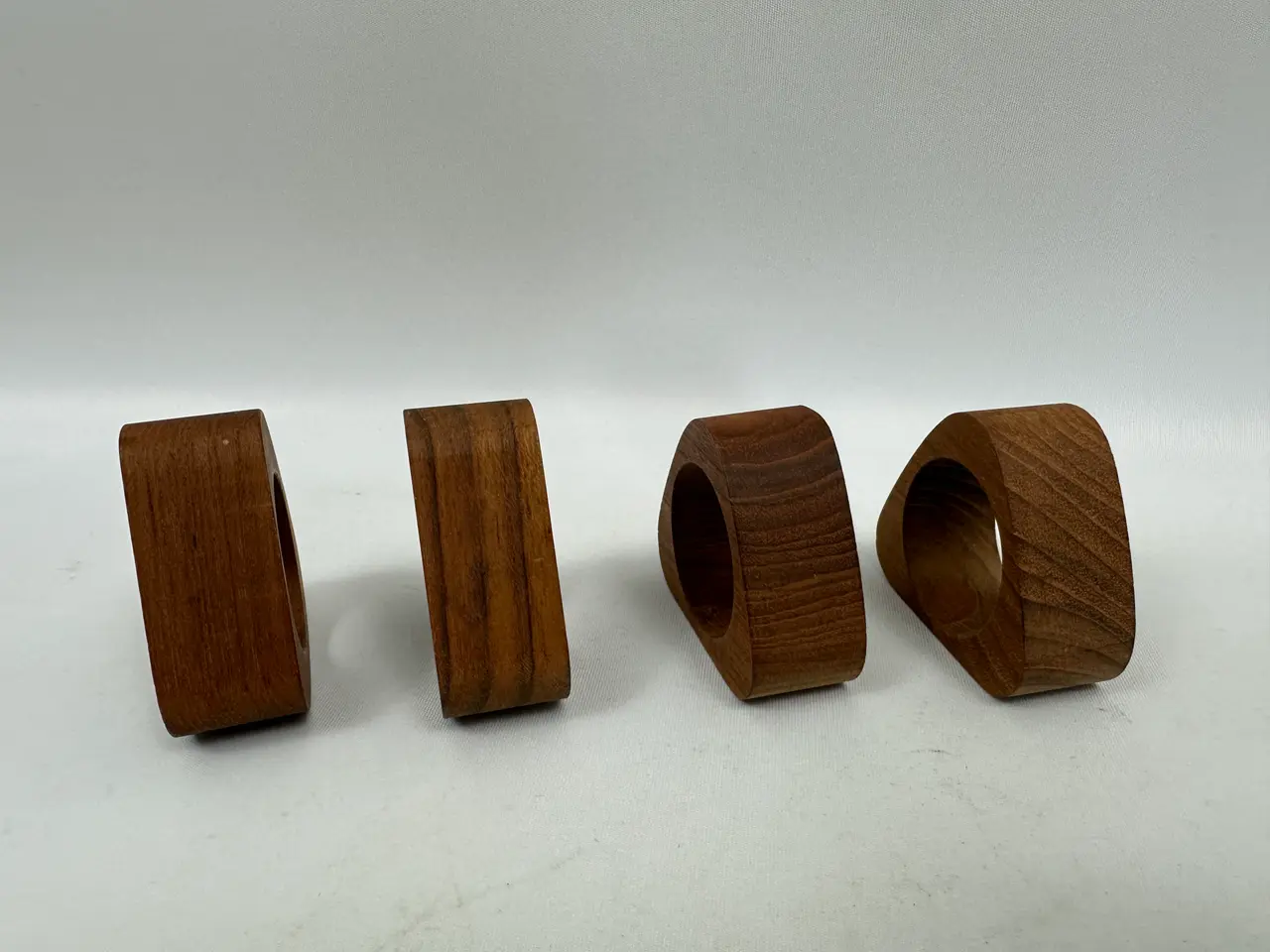 Billede 4 - 4 stk. servietringe i teak (retro)