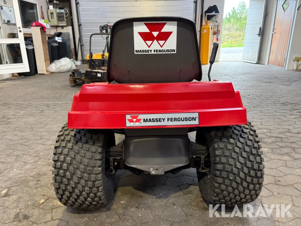 Billede 5 - Redskabsbærer Massey-Ferguson 30-17 med kost