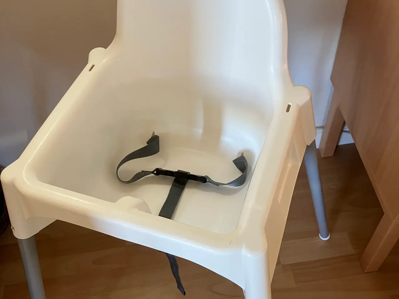 Billede 3 - Høj stol – IKEA.  