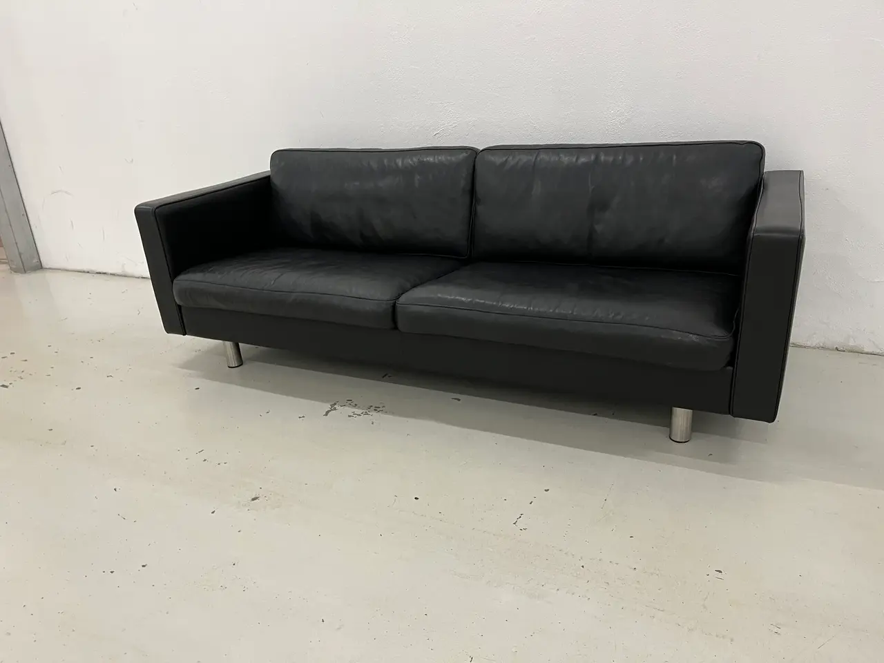 Billede 4 - Mogens Hansen MH321 3 Pers.Sofa i sort semianilin.