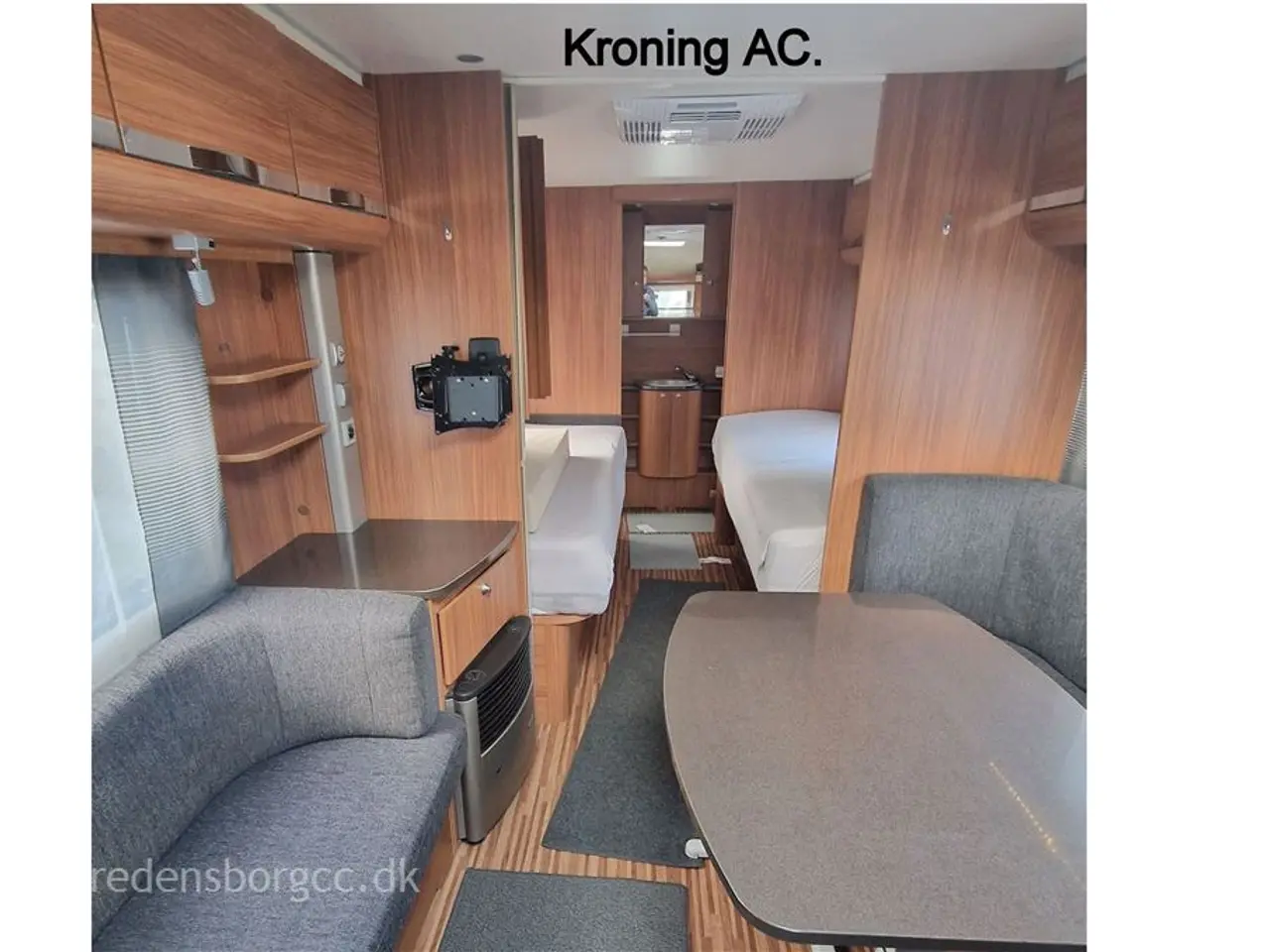 Billede 2 - 2012 - Adria Adora 613 HT En rummelig vogn med et kæmpestort køkken kun 1 ejer.