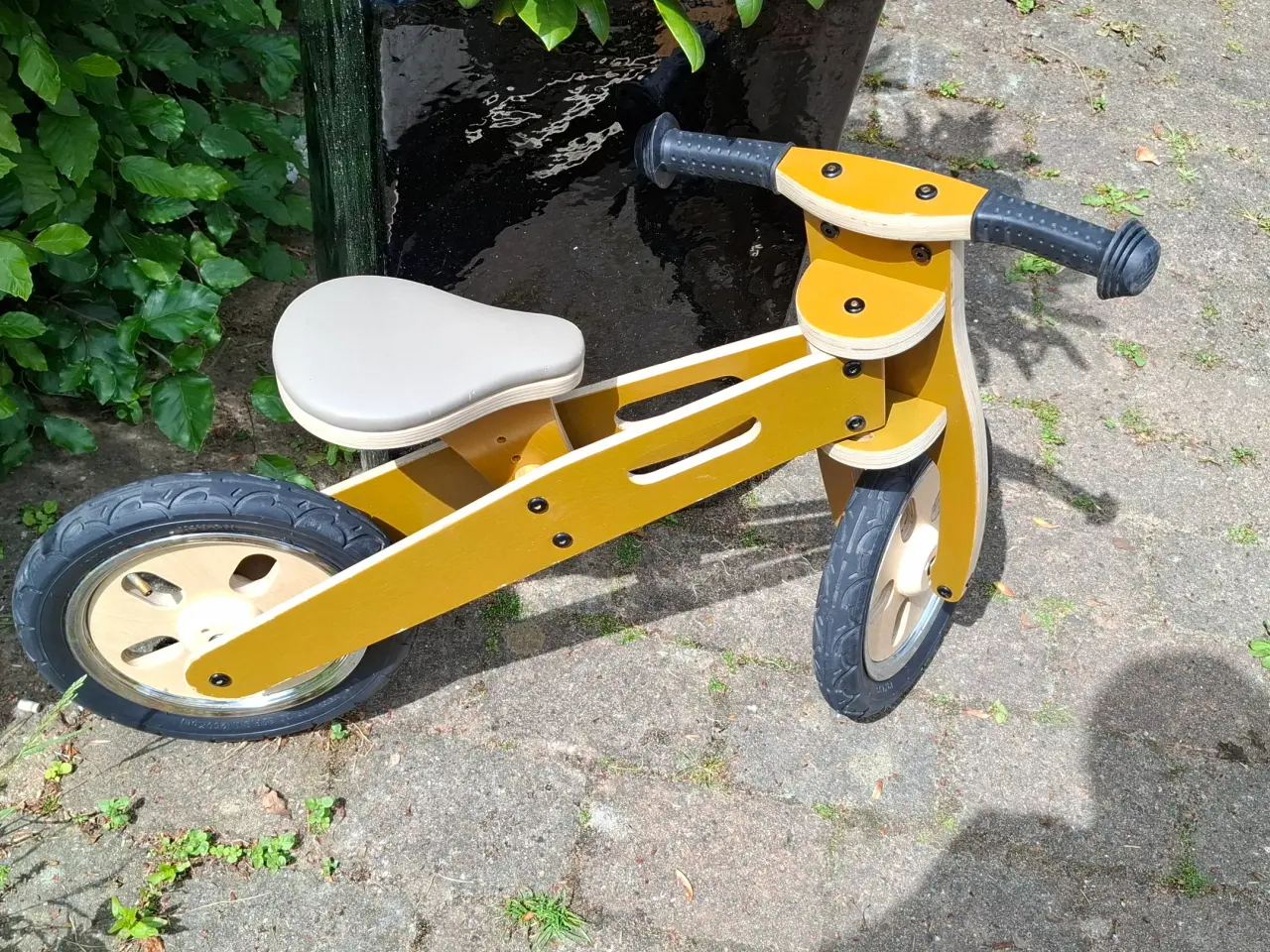 Billede 1 - Løbecykel 4-6 år