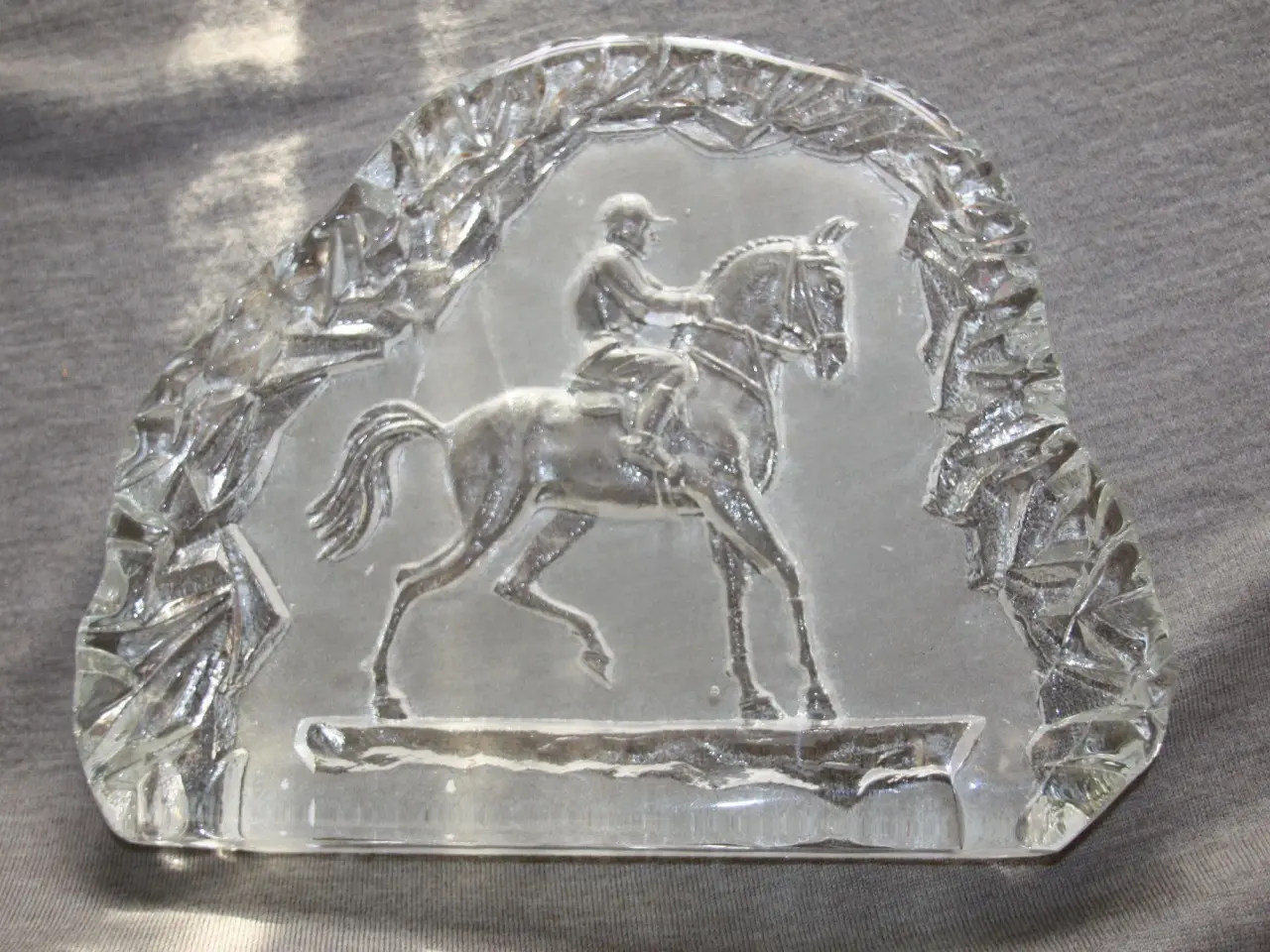 Billede 1 - Glas Relief med rytter / hest motiv 26 cm x 21,5