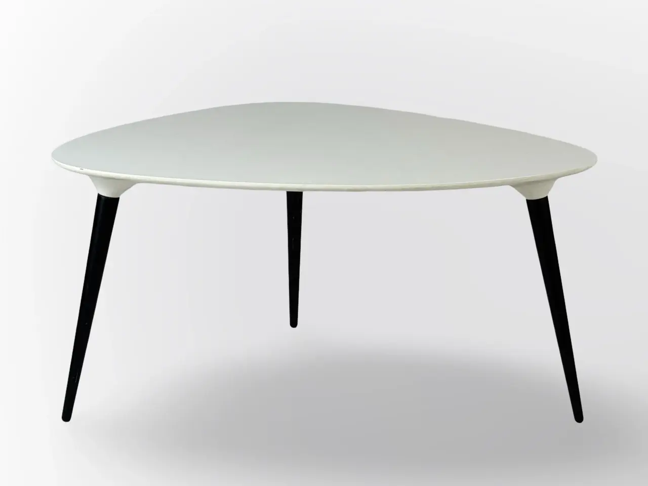 Billede 3 - Fredericia Furniture Icicle Sofabord – Hvid med Sort Stel 60x85x44 cm