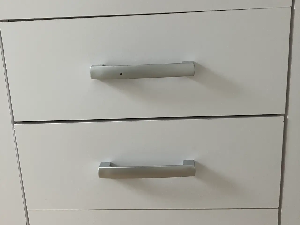 Billede 4 - Garderobeskab gives væk