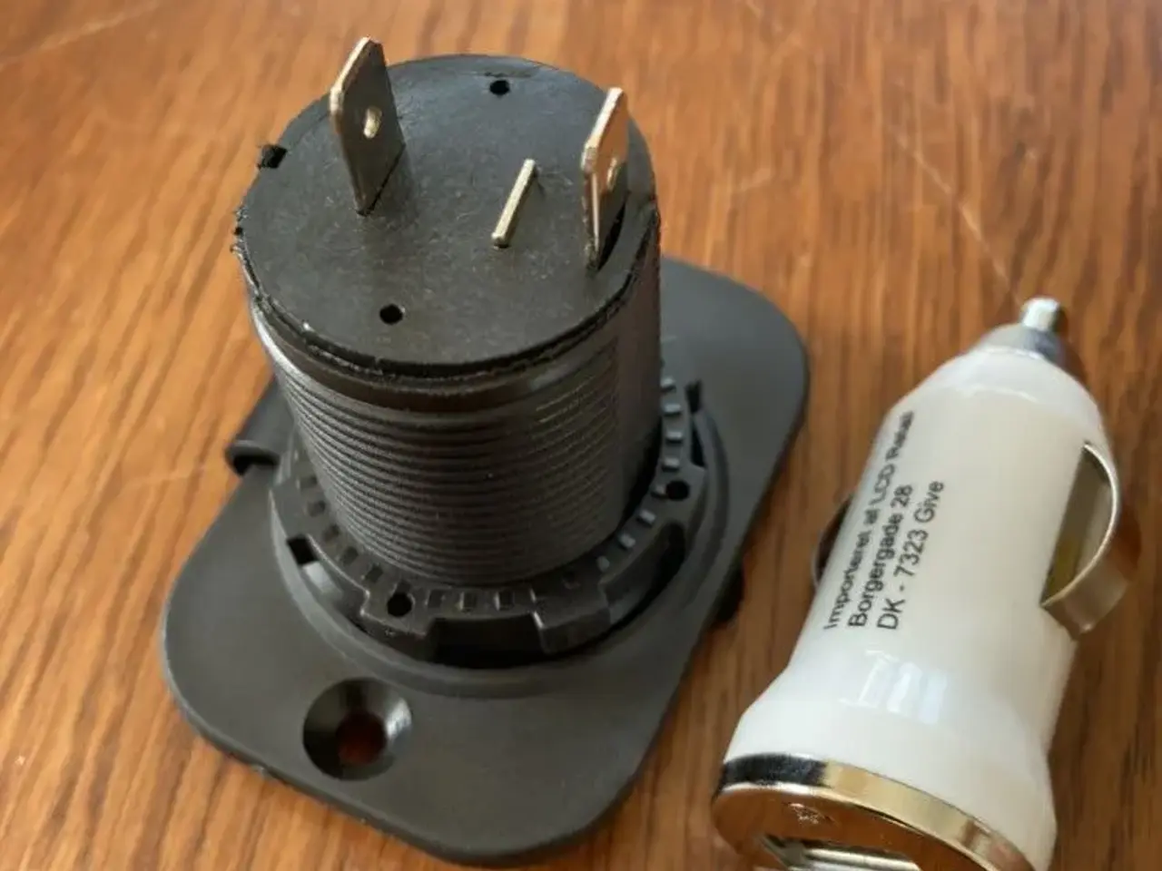 Billede 5 - 12v udtag med usb
