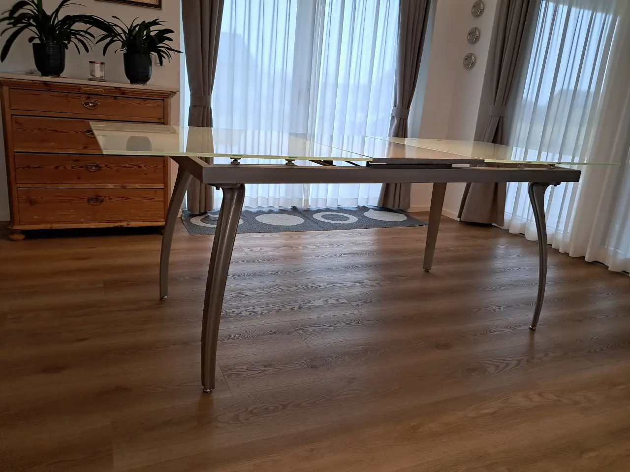 Billede 1 - SE HER ! - glas spisebord med 6 polstrede stole!