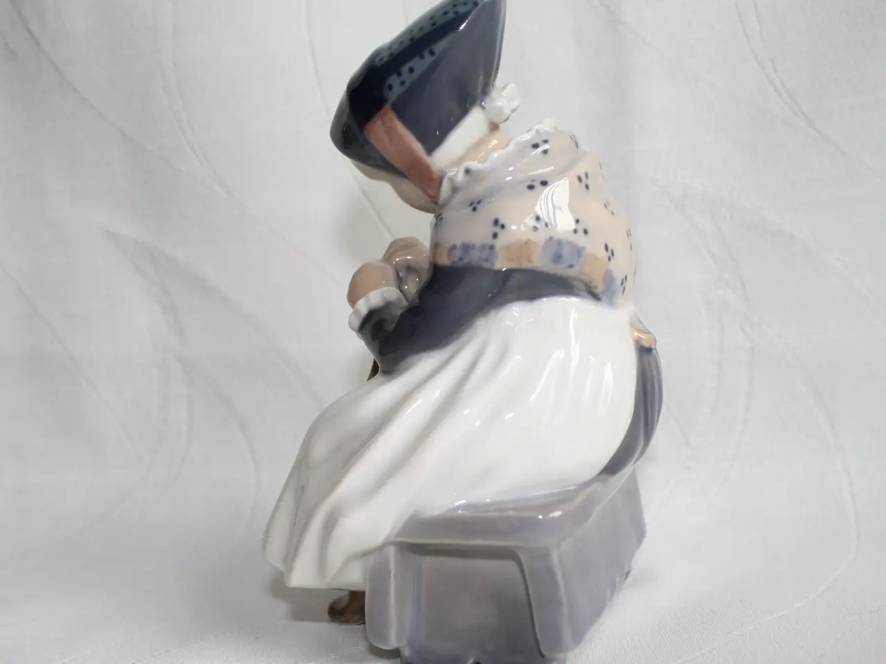 Billede 3 - Lille amagerpige, Figur fra Royal Copenhagen