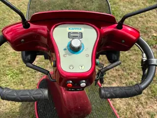 El  Scooter brugt og passet med div. service