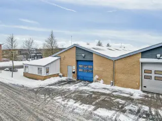 390 m² lager/kontor i større erhvervspark