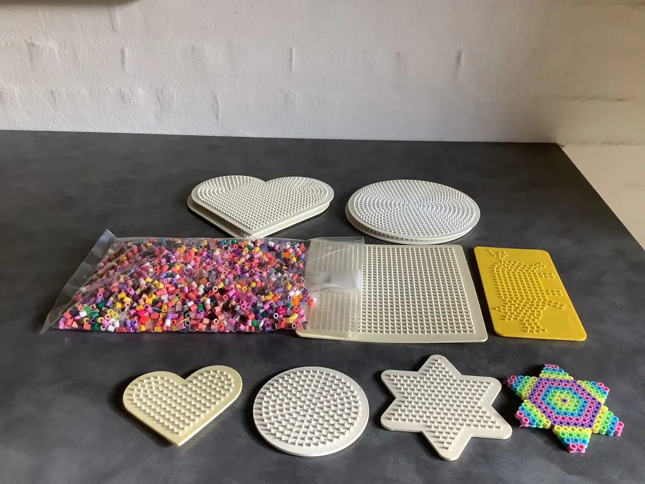 Billede 1 - Perleplader og perler til børn